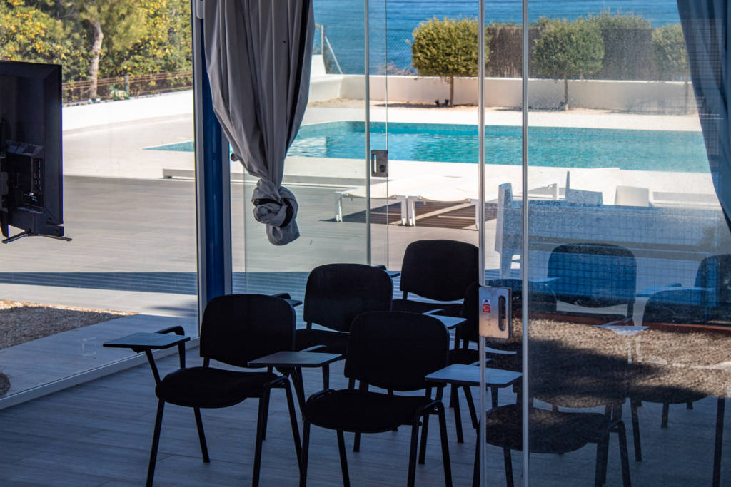 Espacio acristalado para formación IA en Blue Rota